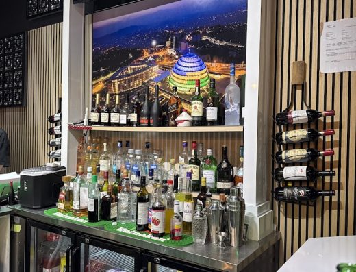 Plus 250 Bar & Restaurant